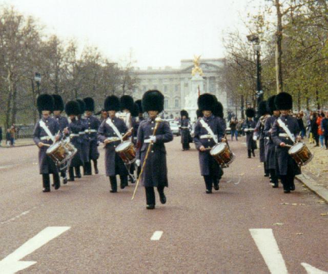 Krlovsk garda ped Buckingham Palace